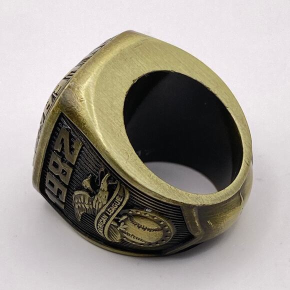 Milwaukee Brewers 1982 World Series Championship Replica Ring Baseball Size 10 - Picture 4 of 9